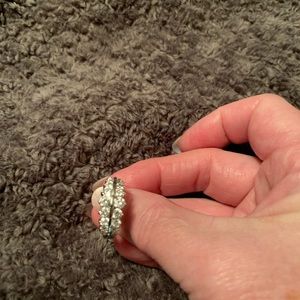 Size 9 silvertone round cut stones fashion ring